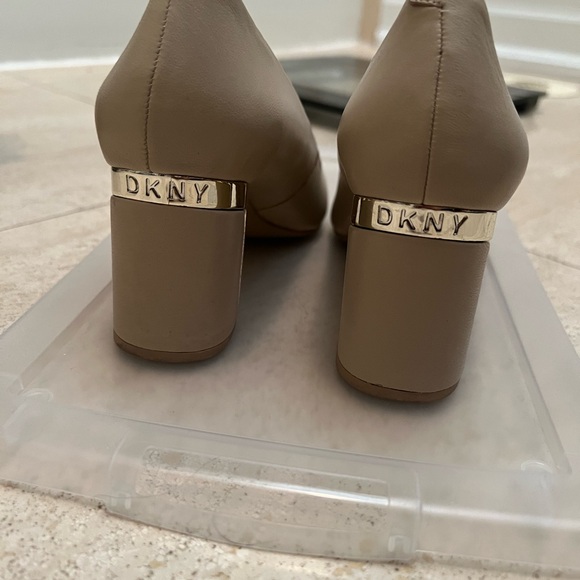 Beige DKNY Heels, Size 5 - Picture 3 of 4